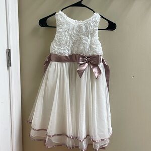 Little flower girl dress - only wore once